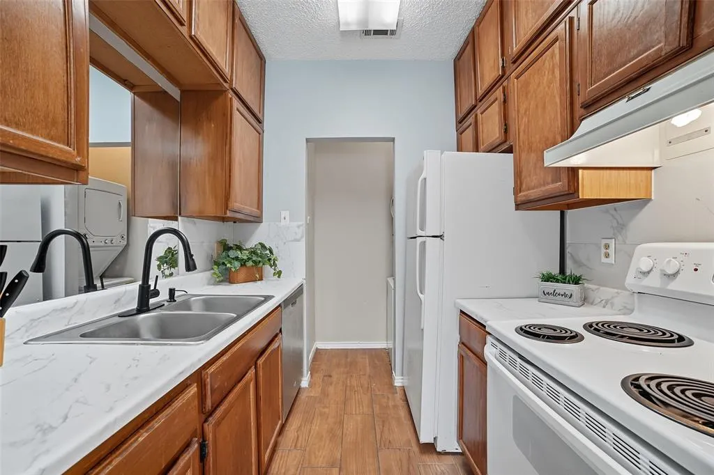 5620 Live Oak Street, #104