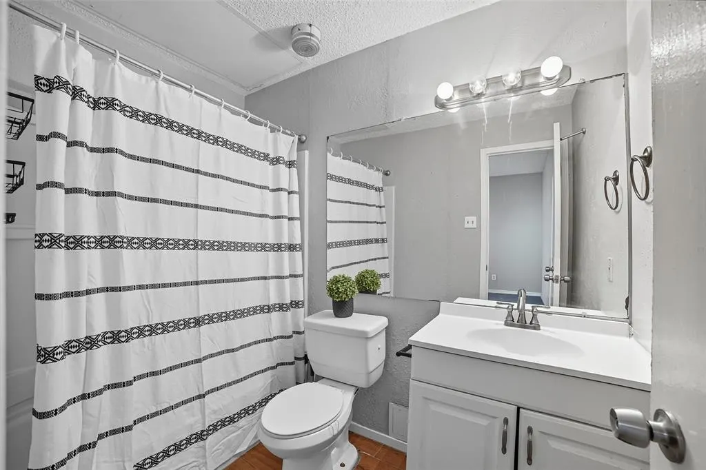 5620 Live Oak Street, #104