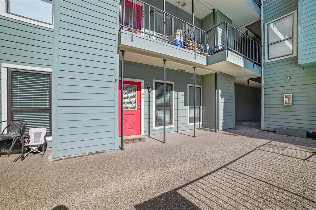 5620 Live Oak Street, #104