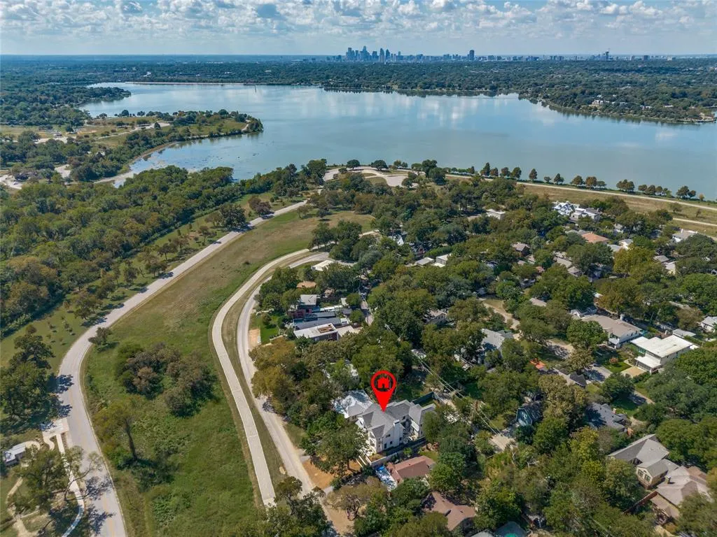 9233 E Lake Highlands Drive