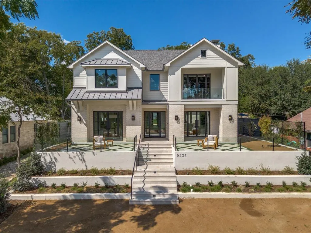 9233 E Lake Highlands Drive