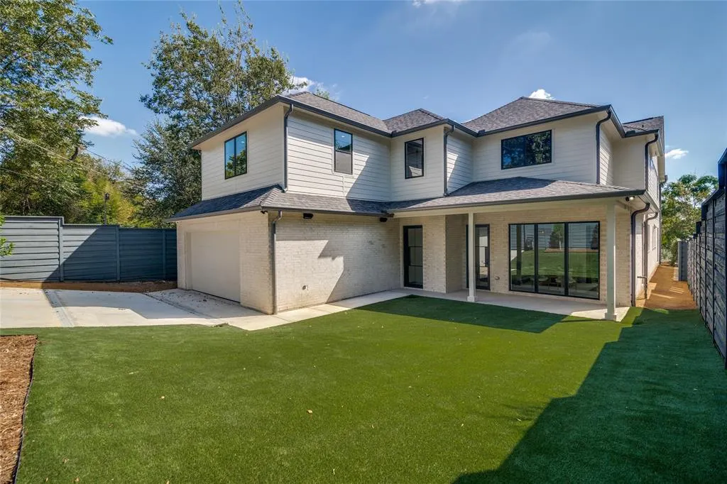 9233 E Lake Highlands Drive