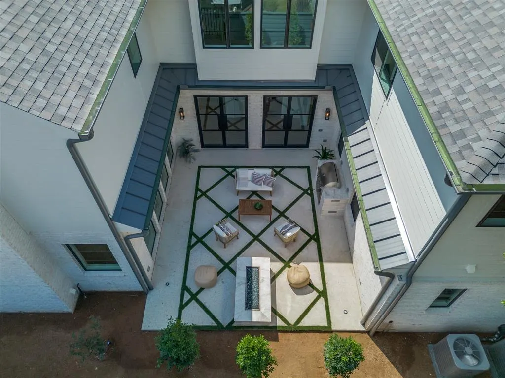 9233 E Lake Highlands Drive