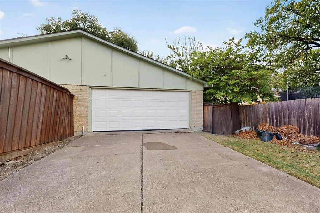 3904 Villa Downs Drive