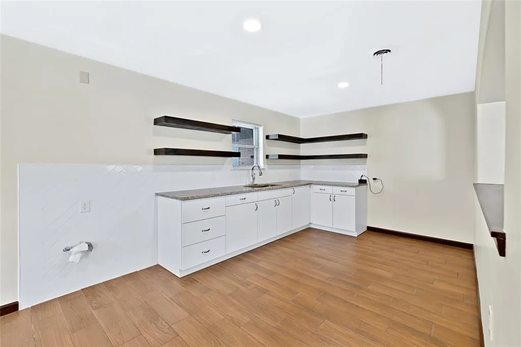 6468 Seco Boulevard