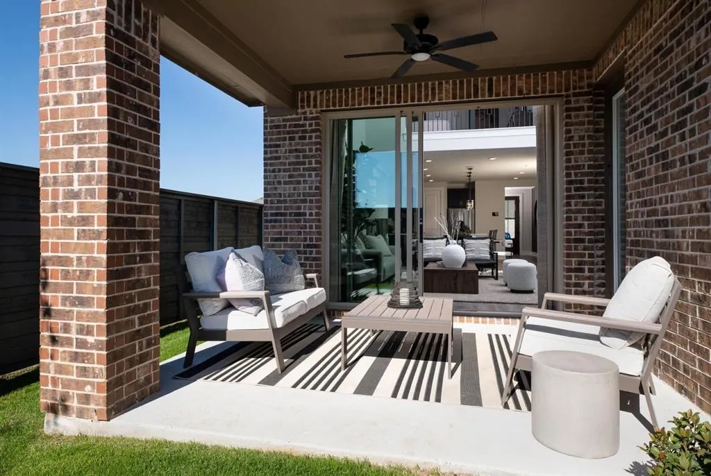 1141 Amaryllis Lane