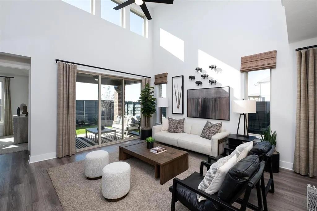 1141 Amaryllis Lane