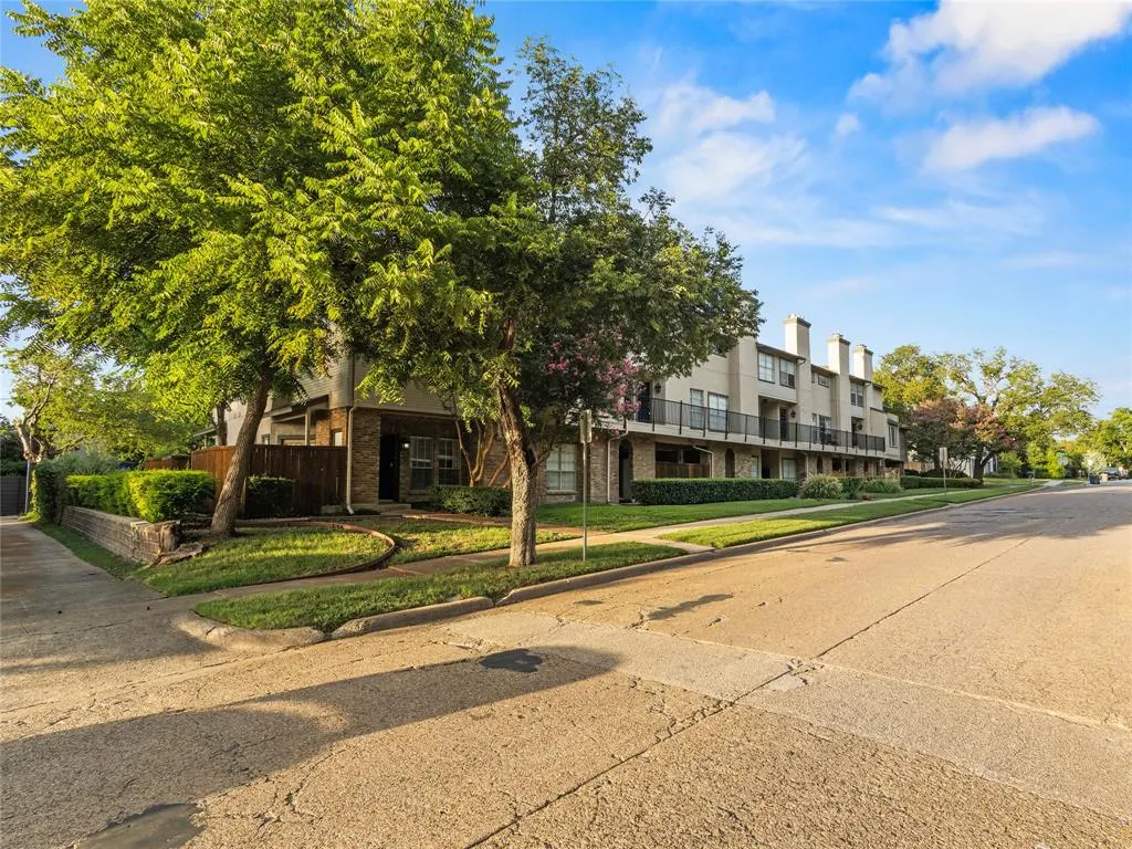 5757 Martel Avenue, #B11