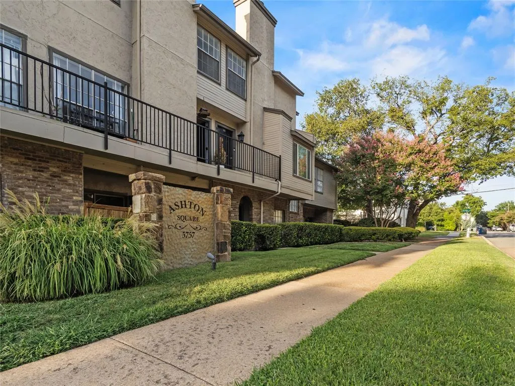 5757 Martel Avenue, #B11