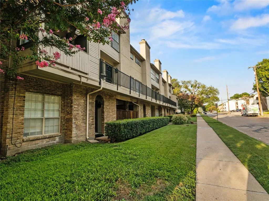 5757 Martel Avenue, #B11
