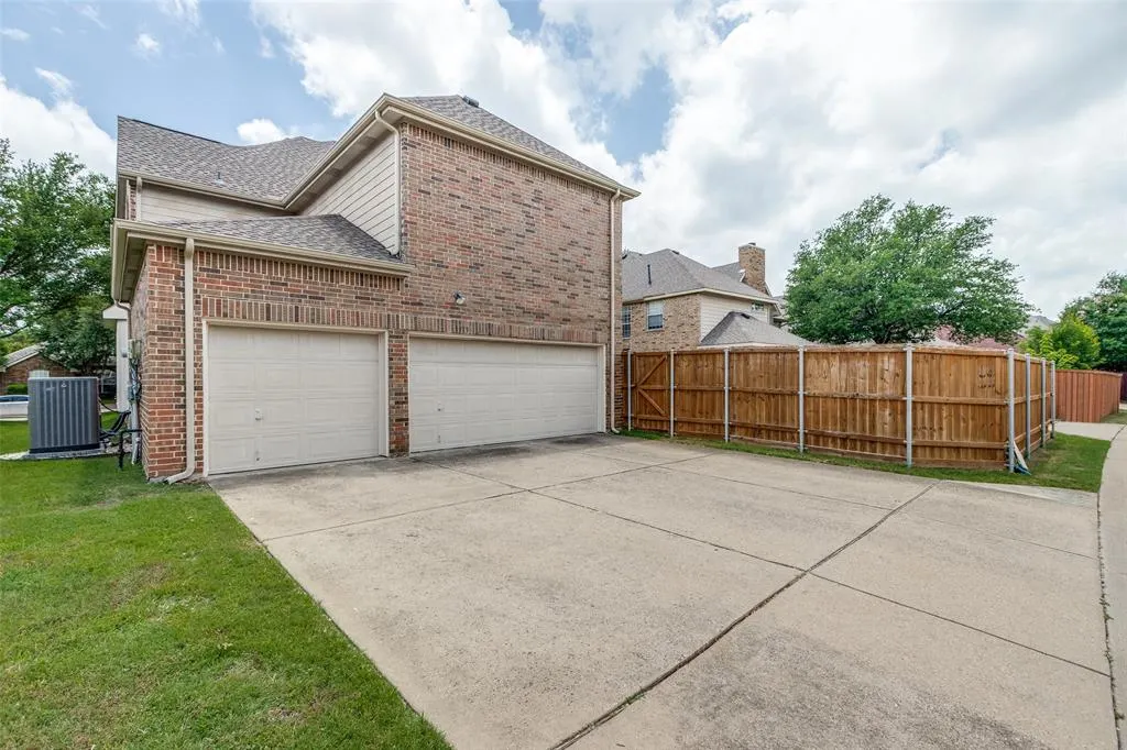 3313 Shady Valley Road