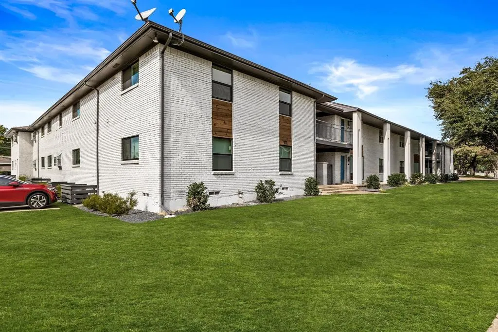 3933 Inwood Road, #2023