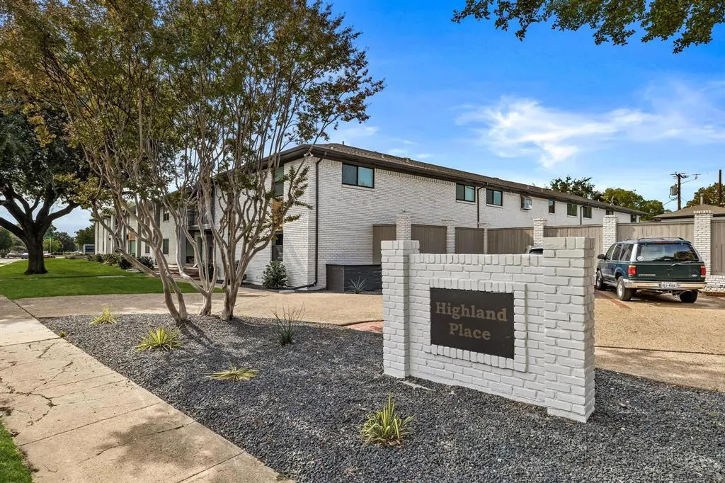 3933 Inwood Road, #2023
