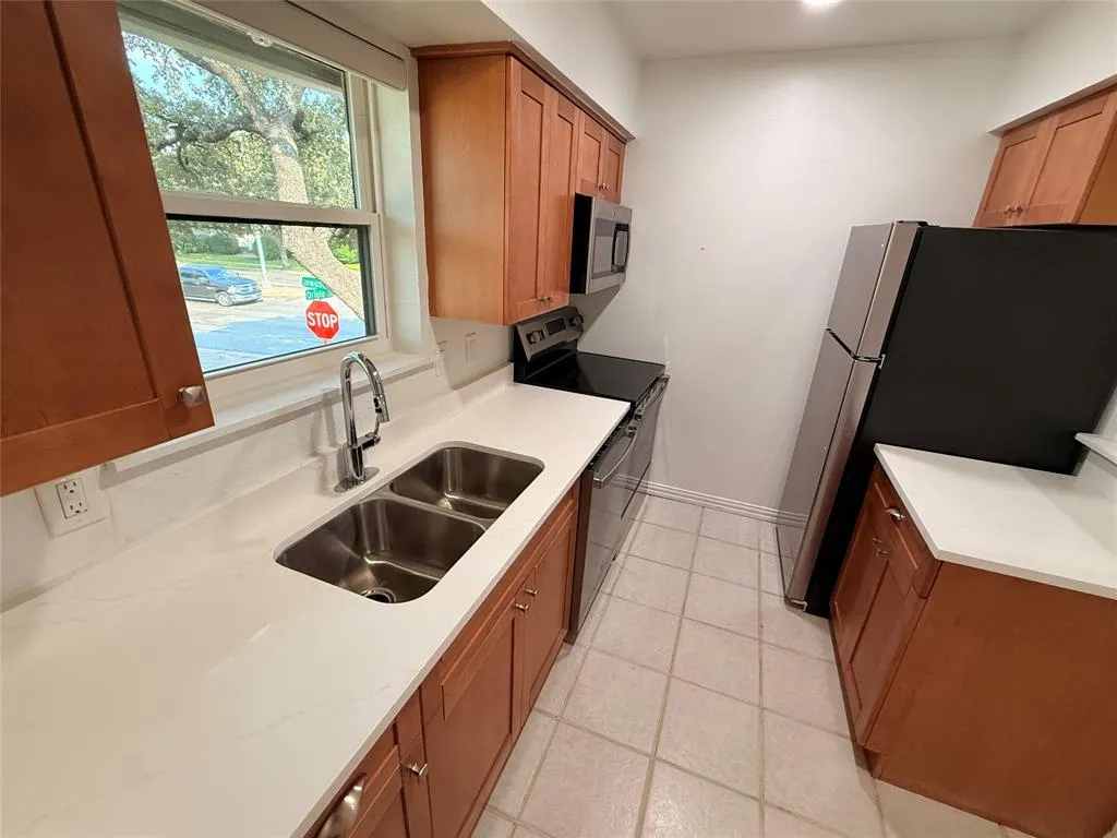 3933 Inwood Road, #2023