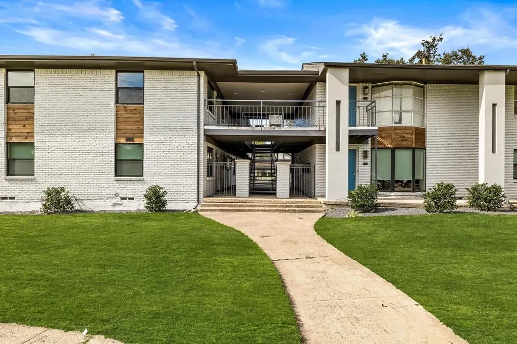 3933 Inwood Road, #2023