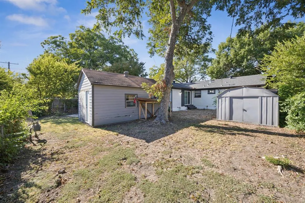 2472 Highwood Drive