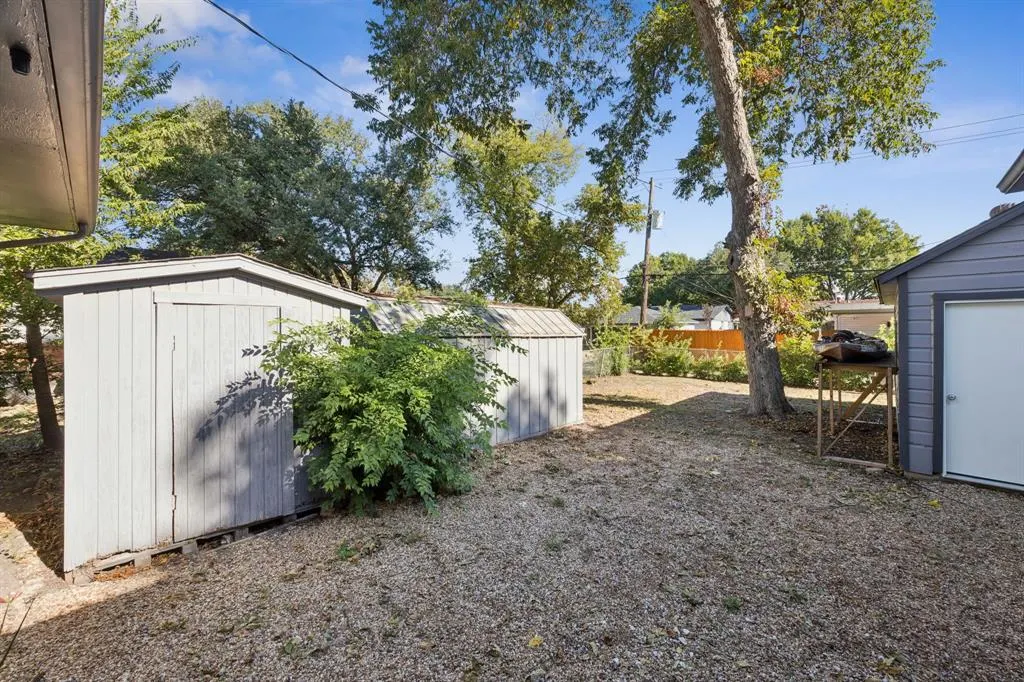 2472 Highwood Drive
