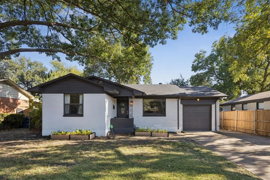2472 Highwood Drive