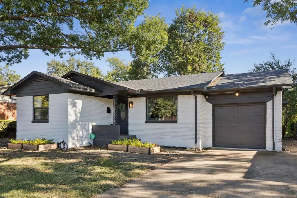 2472 Highwood Drive