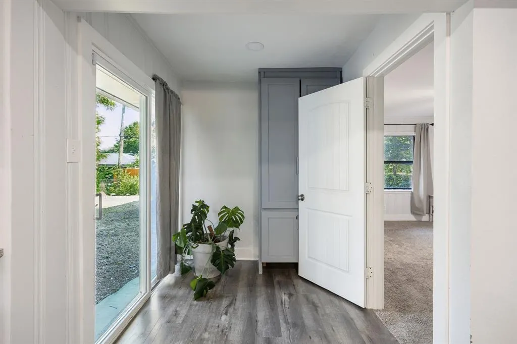 2472 Highwood Drive