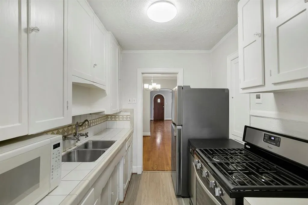 5924 La Vista Drive