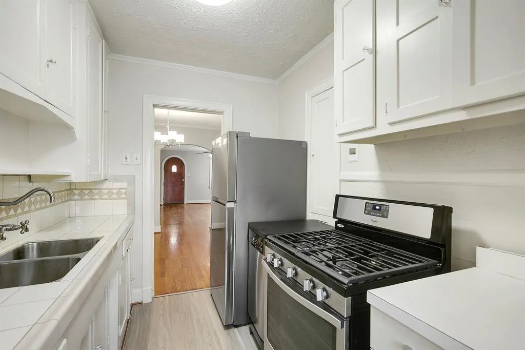 5924 La Vista Drive