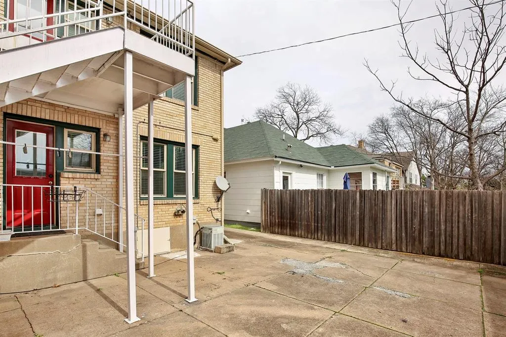 5924 La Vista Drive