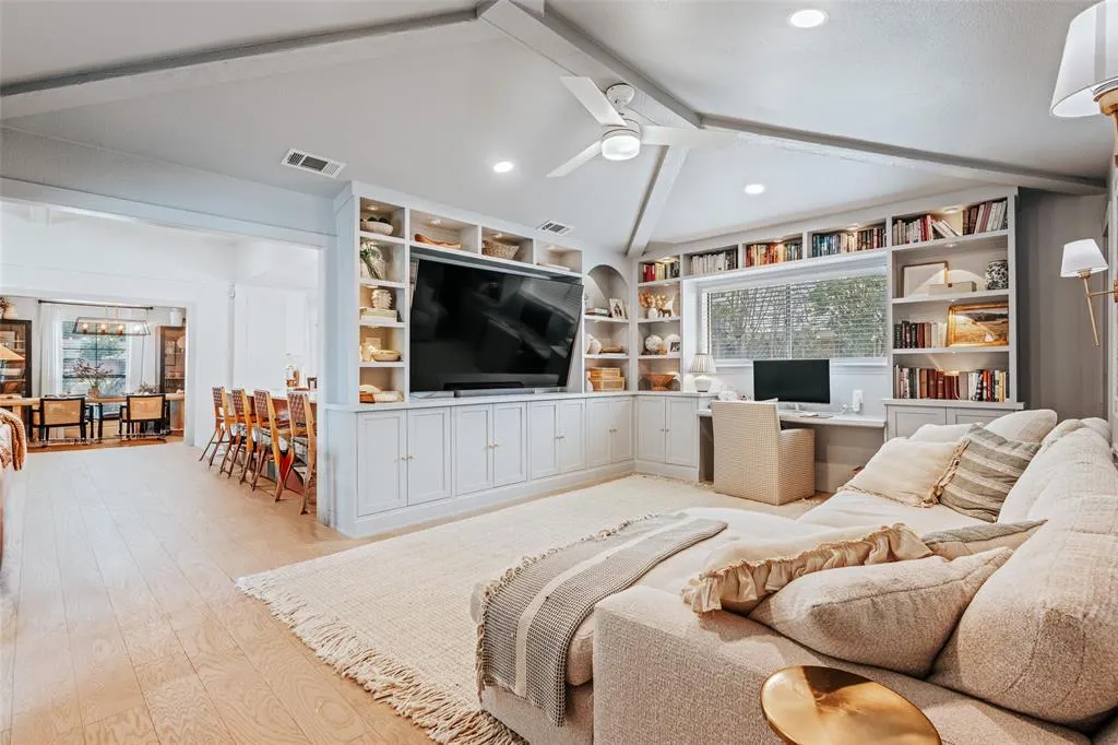807 E Spring Valley Road