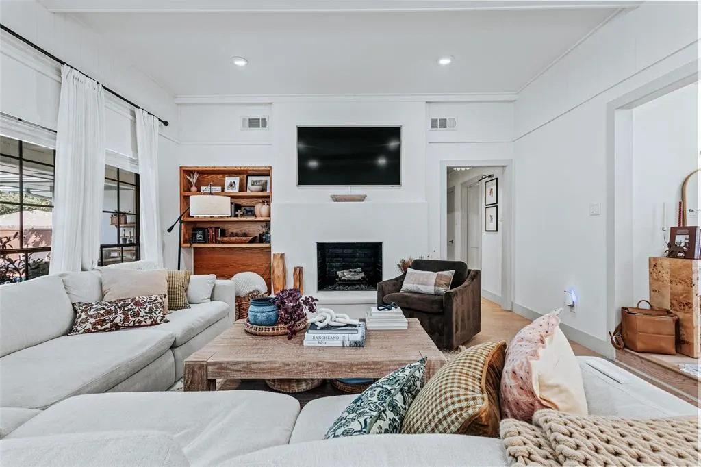 807 E Spring Valley Road