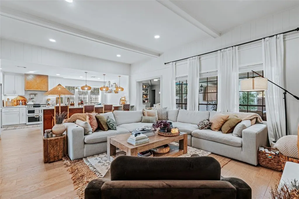 807 E Spring Valley Road