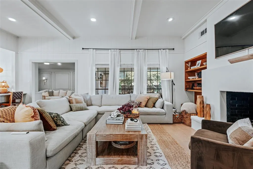 807 E Spring Valley Road