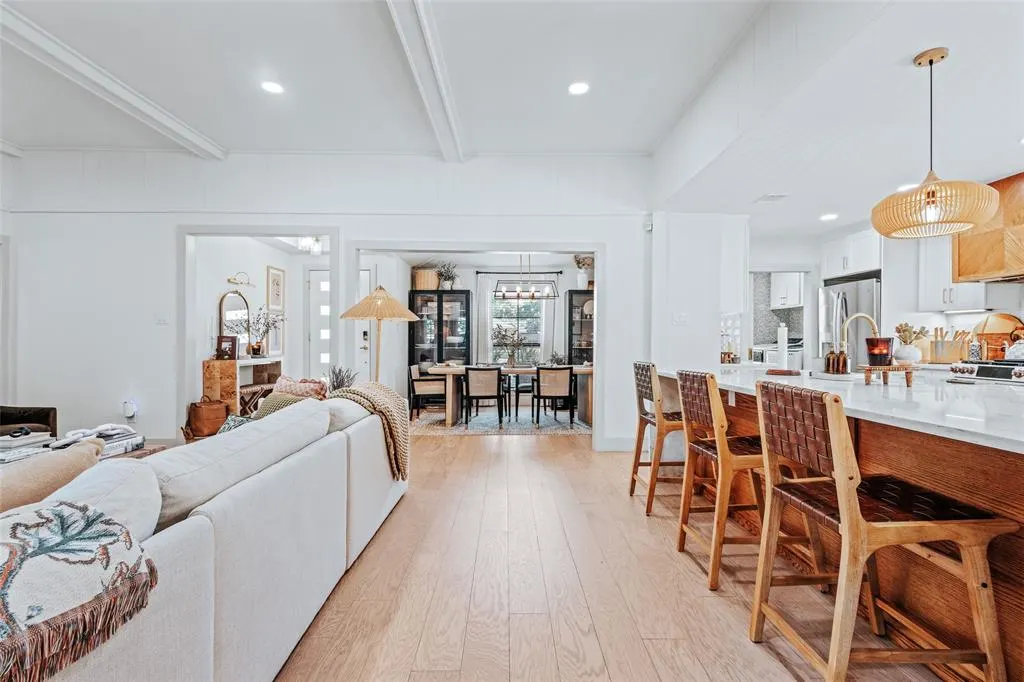 807 E Spring Valley Road