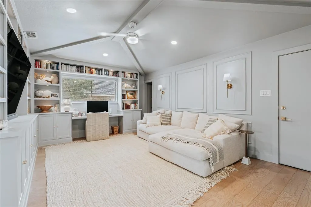 807 E Spring Valley Road