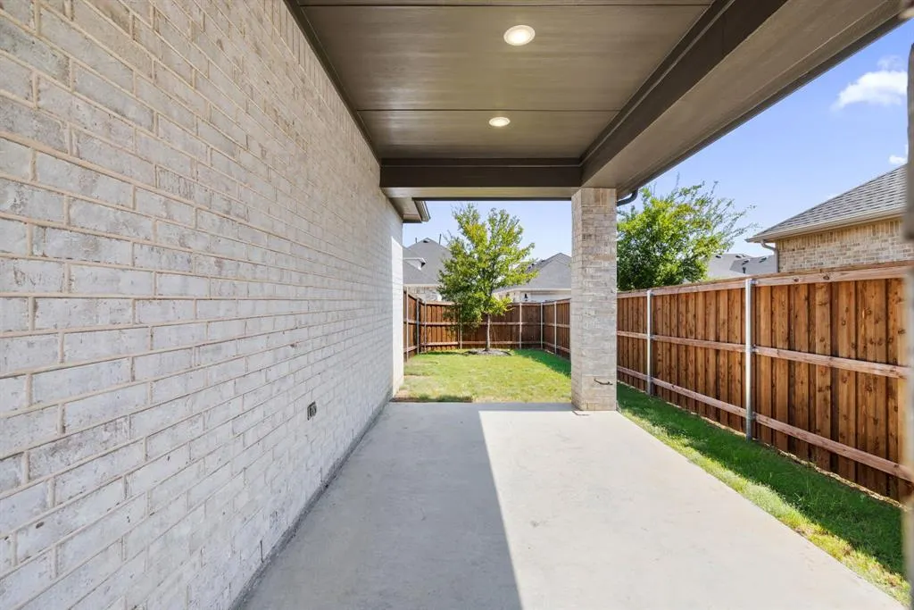 8220 Yellow Brick Pass