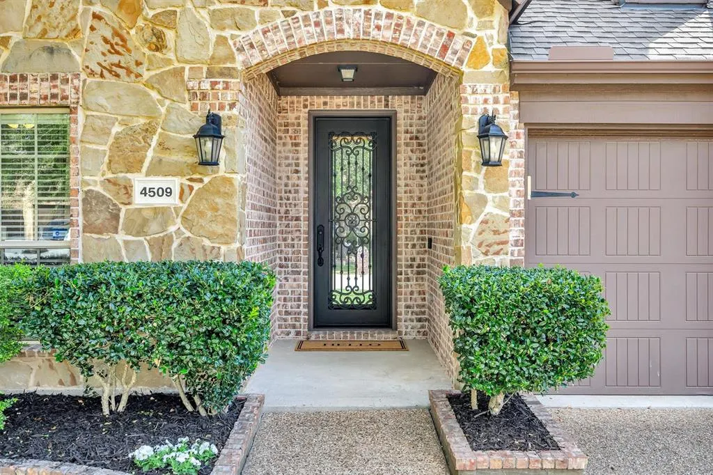 4509 Moonlight Drive