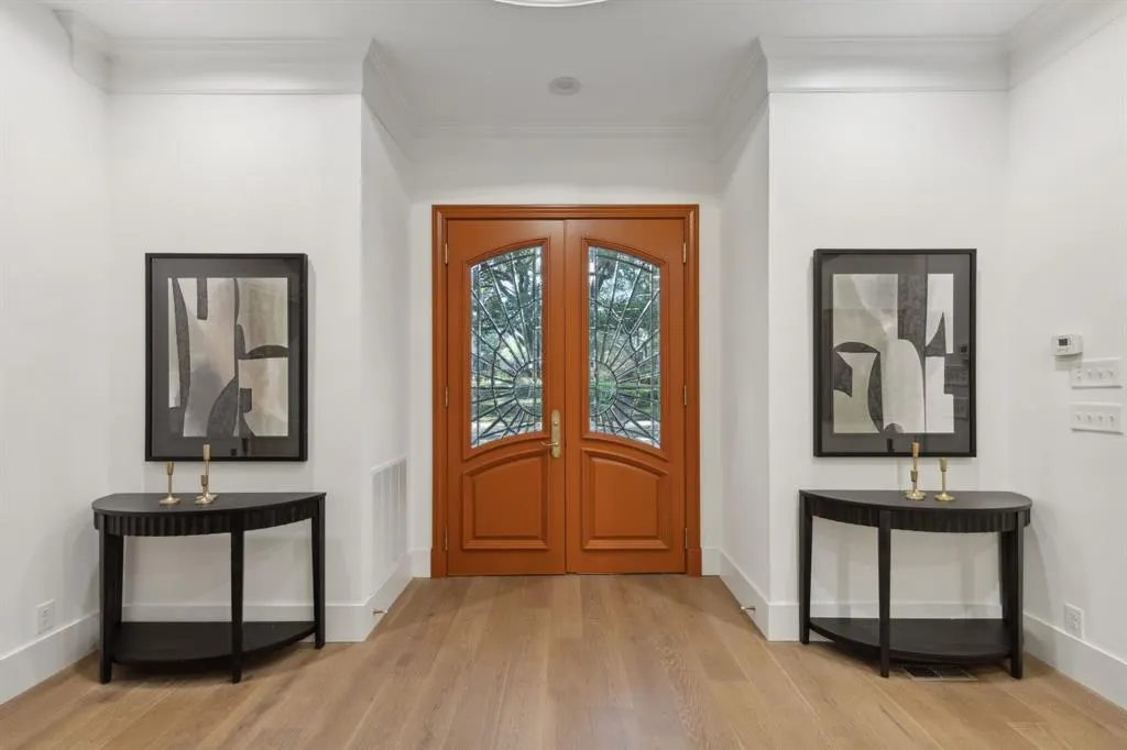 6 Saint Laurent Place