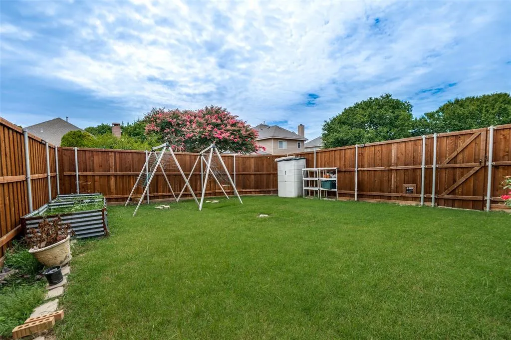 3912 Iris Court