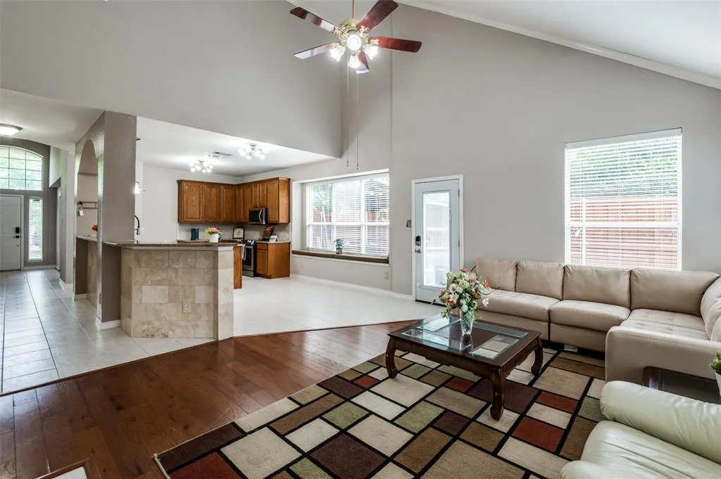 3912 Iris Court