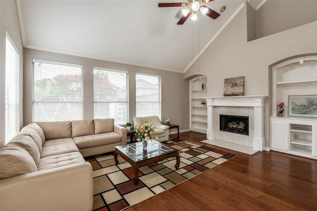 3912 Iris Court