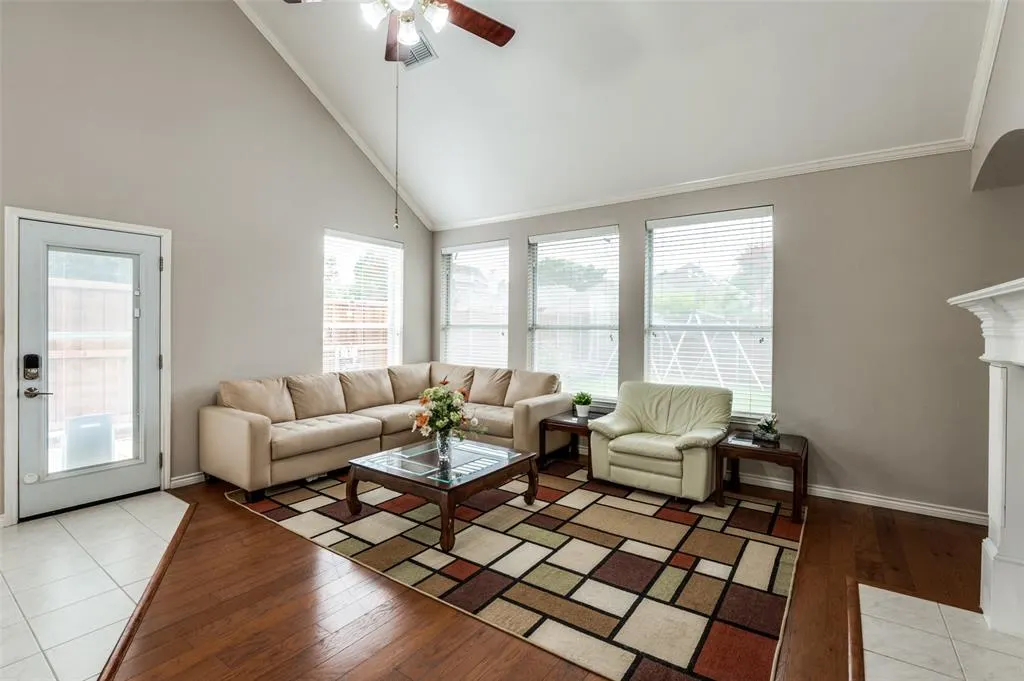3912 Iris Court