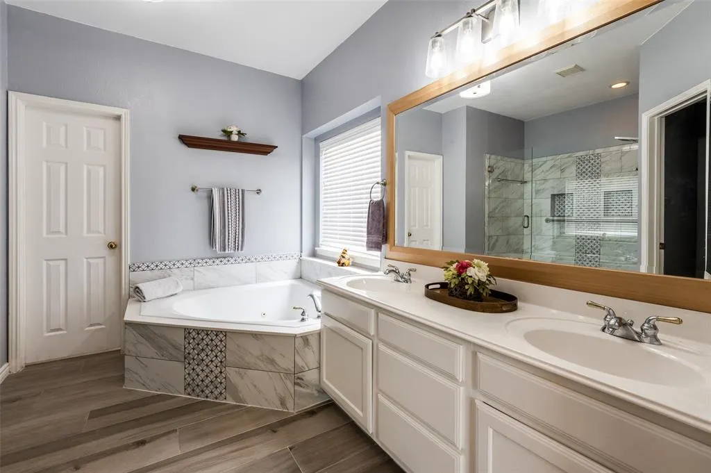 3912 Iris Court