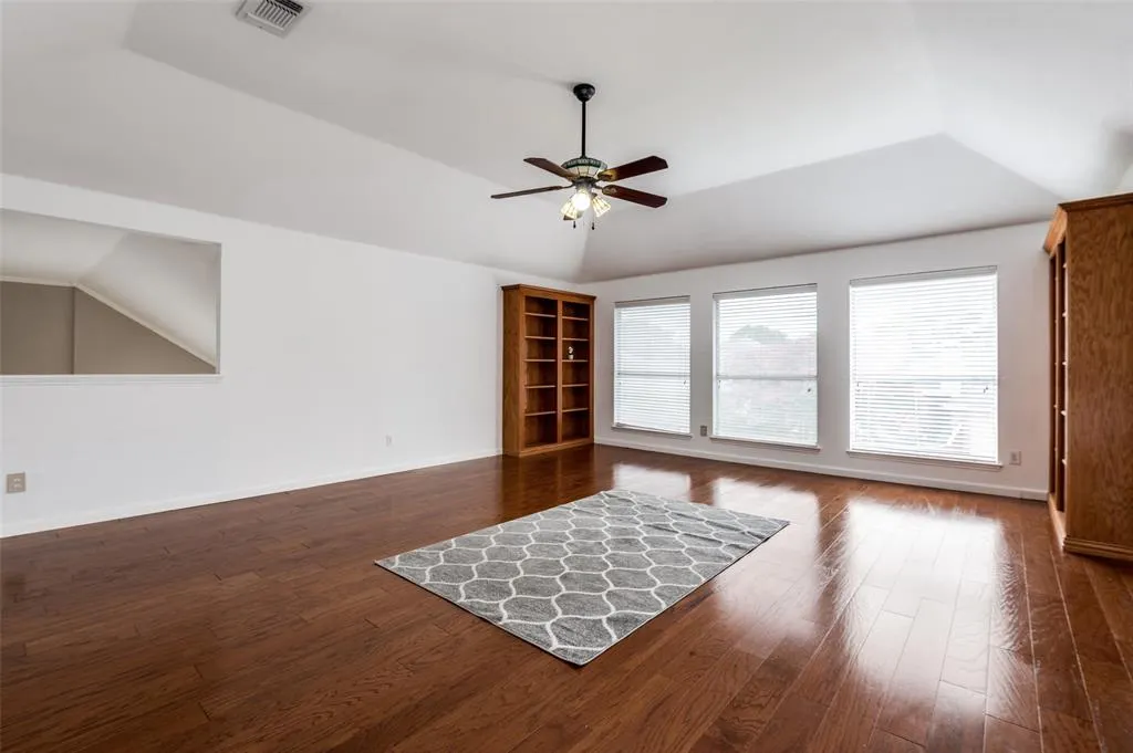 3912 Iris Court