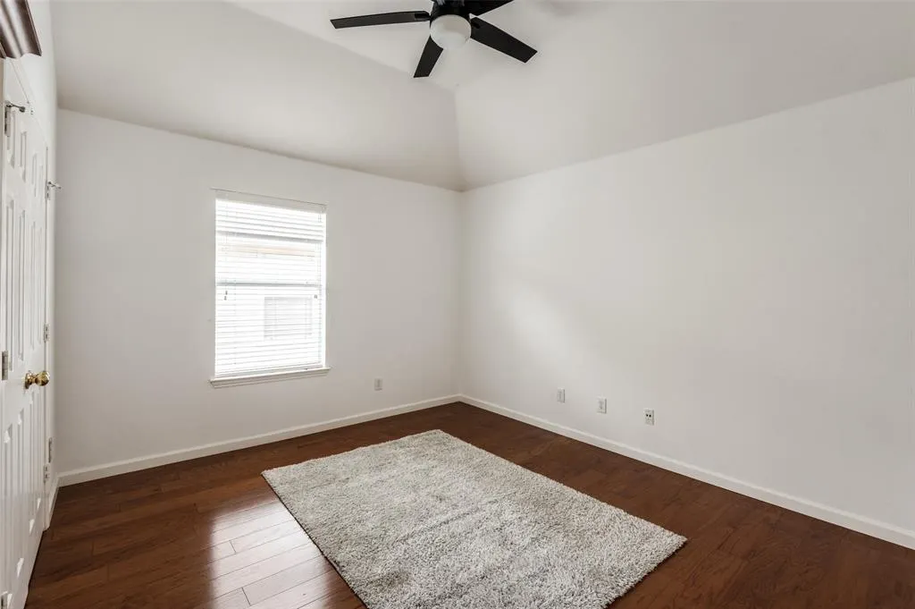 3912 Iris Court