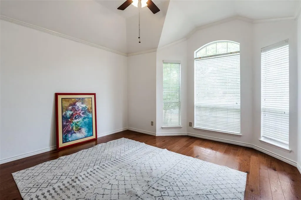 3912 Iris Court
