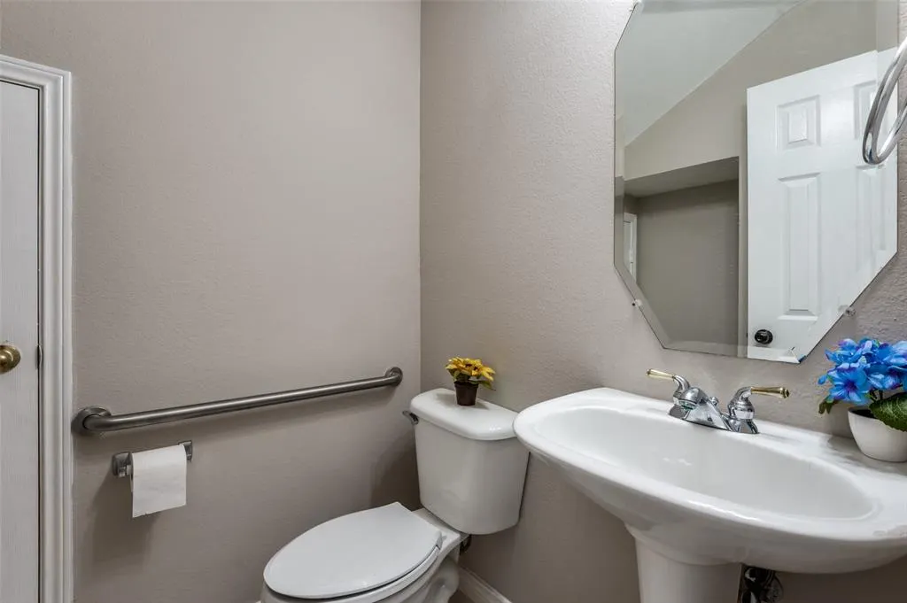 3912 Iris Court