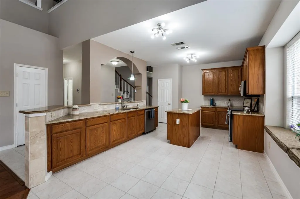 3912 Iris Court