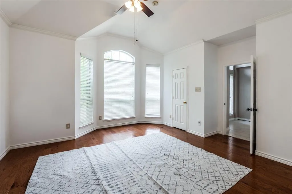 3912 Iris Court