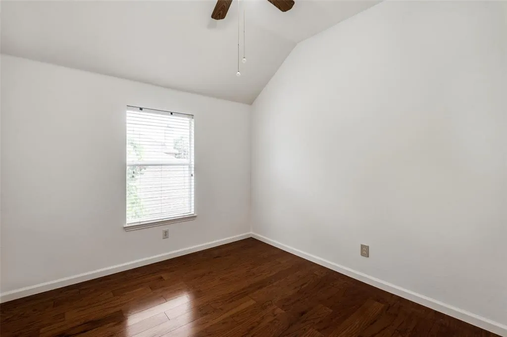 3912 Iris Court