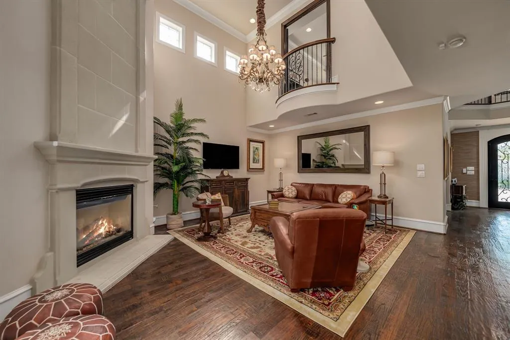 6111 Palo Pinto Avenue