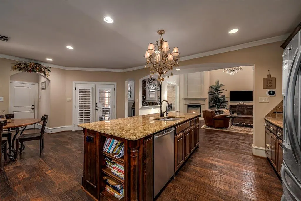 6111 Palo Pinto Avenue